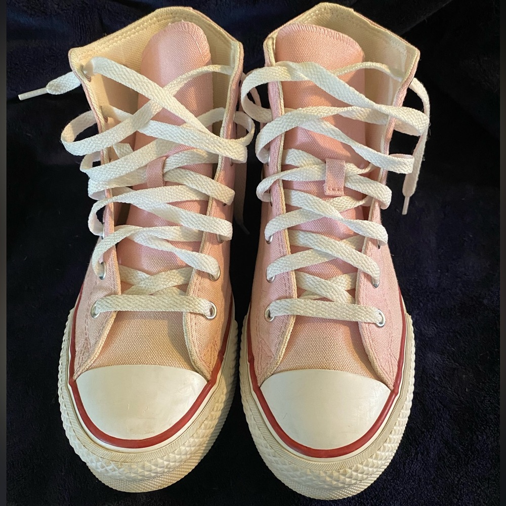 Converse Chuck Taylor All Star Hi Lift High Top. 4 Youth or 6 Women’s. EXCELLENT